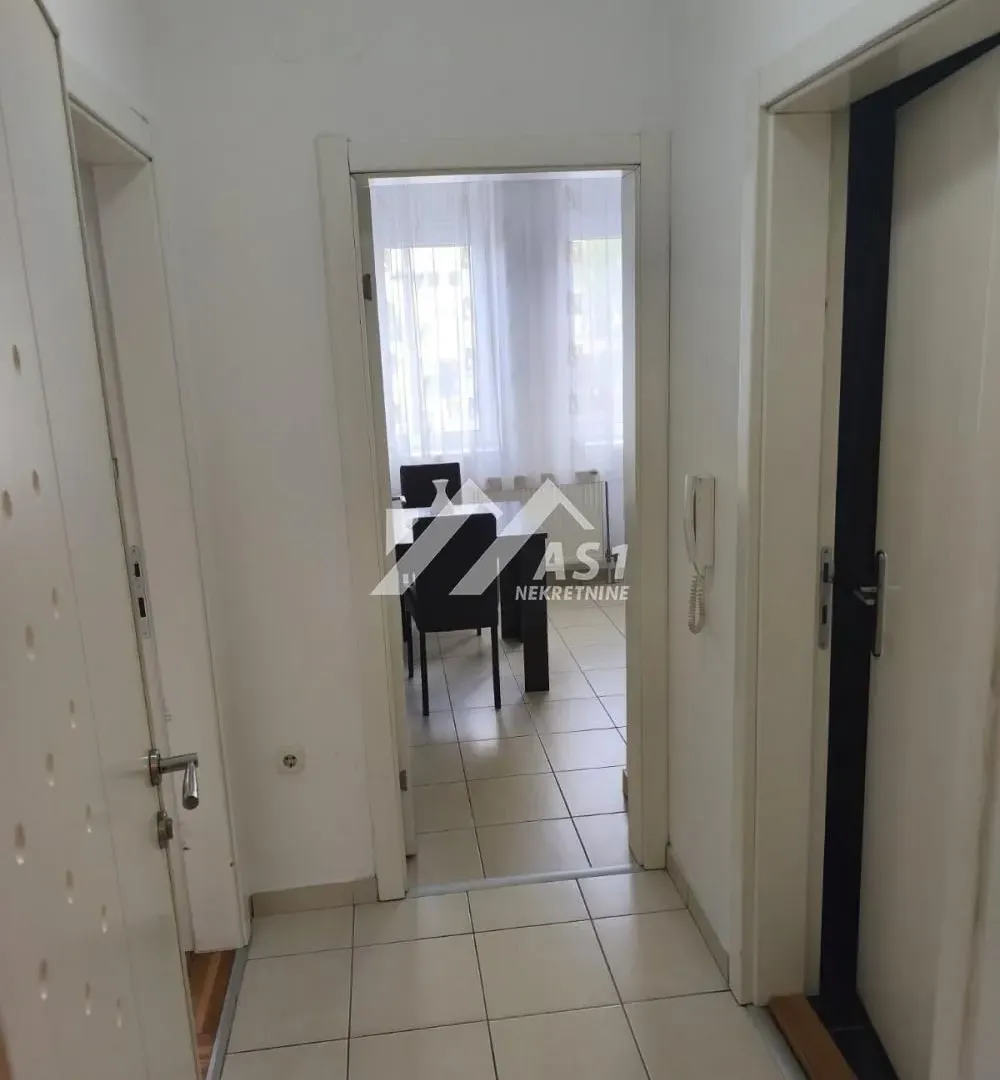 Izdavanje, jednosoban stan, 27m², Bulevar Evrope, Novi Sad Sve Podlokacije