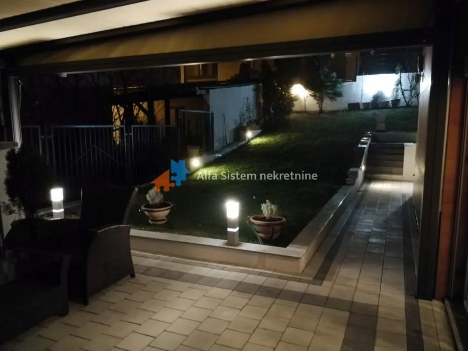 Izdavanje, trosoban stan, 95m², Savski Venac, Beograd