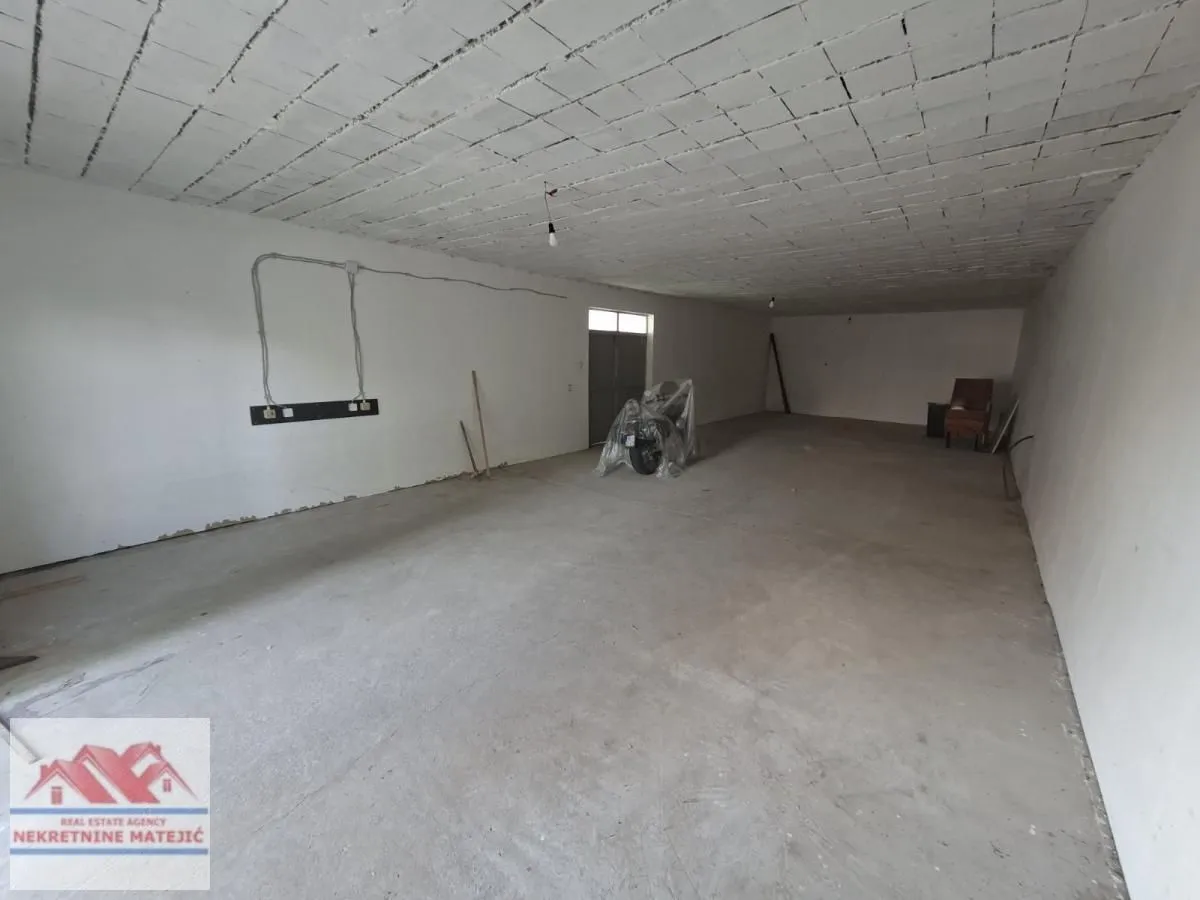 Rent, office space, 300m², Korićani, Kragujevac