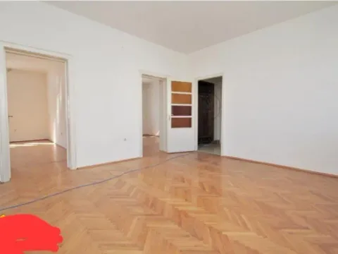 Izdavanje, trosoban stan, 100m2, Centar, Podgorica Izdavanje, trosoban stan, 100m2, Centar, Podgorica