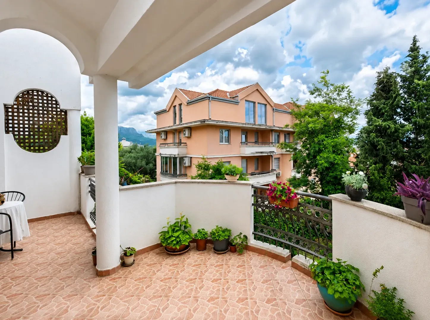Rent, house, 280m², Gorica C, Podgorica