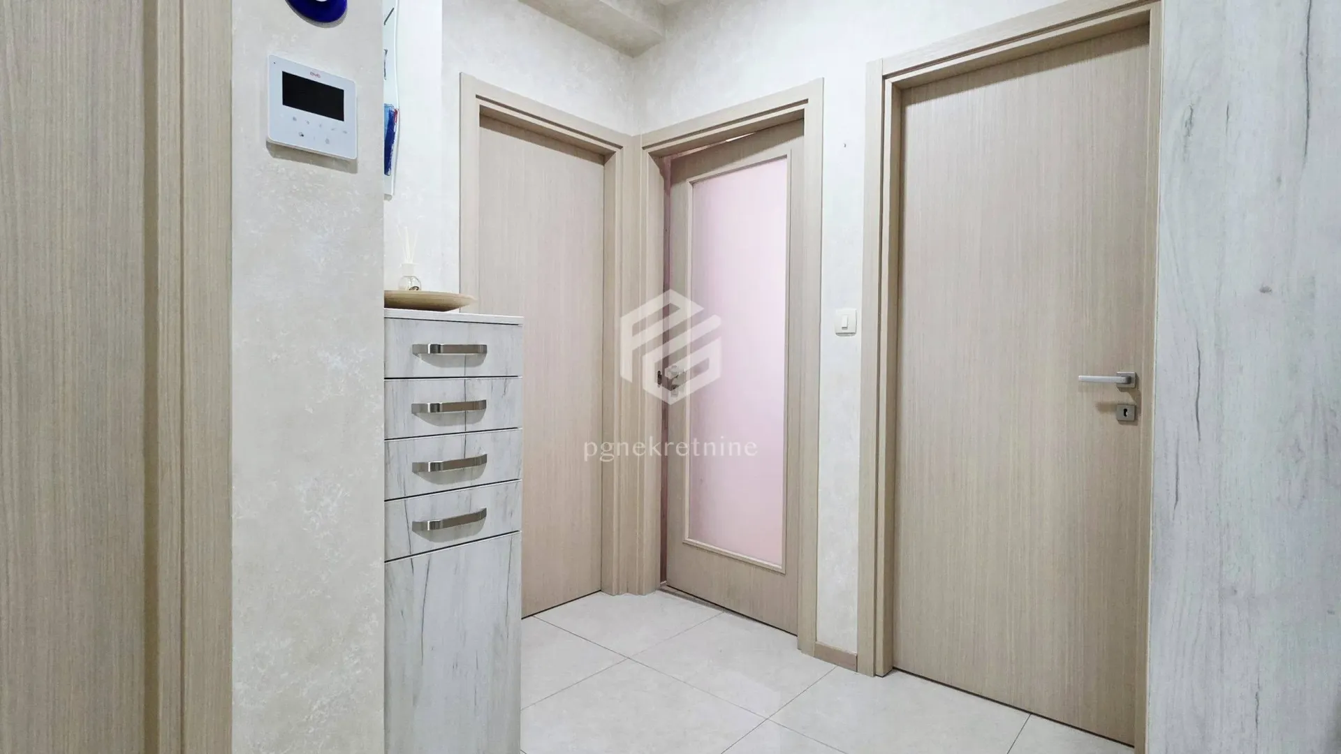 Sale, three bedroom apartment, 72m², City Kvart, Podgorica