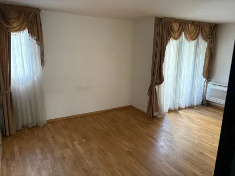 Izdavanje, trosoban stan, 75m², Blok 5, Podgorica - image 3