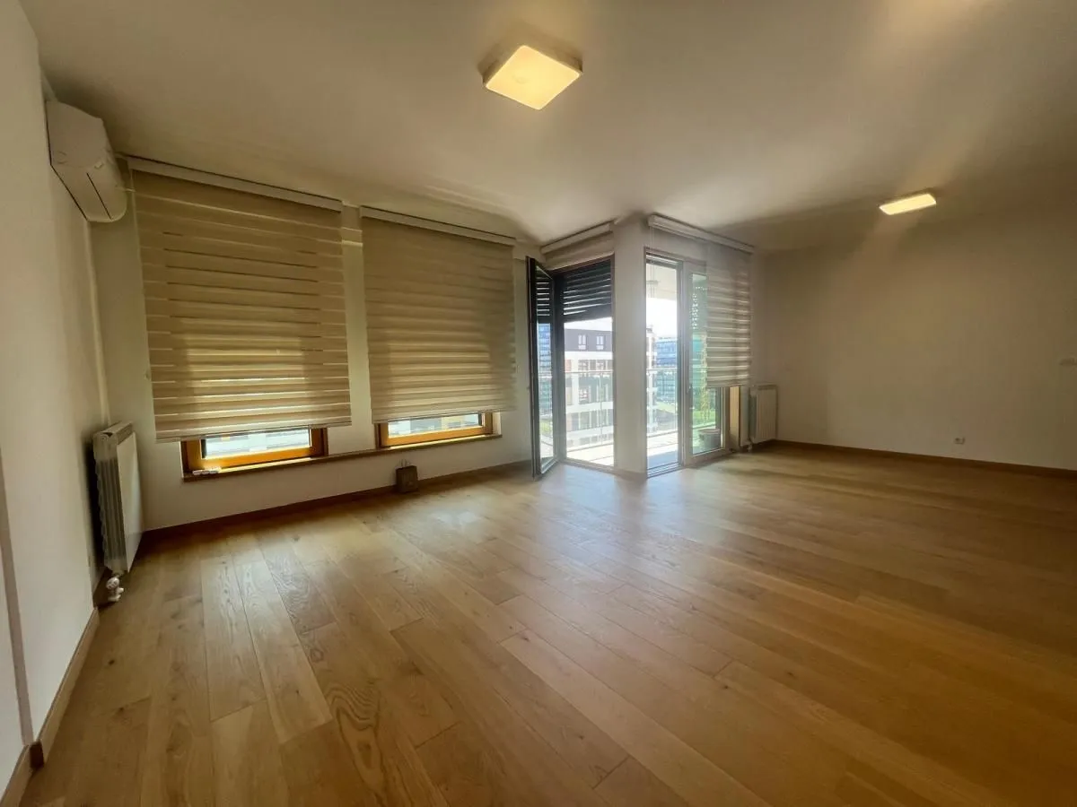Izdavanje, trosoban stan, 112m², Savski Venac, Beograd