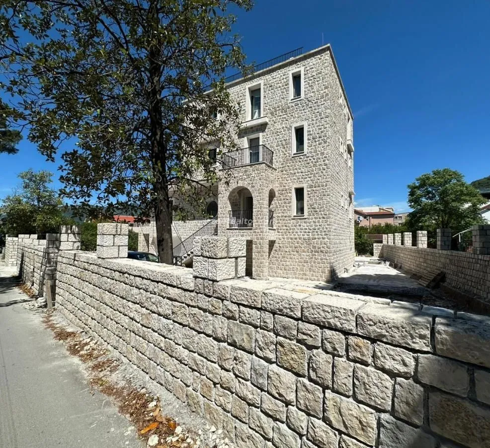 Prodaja, kuća, 500m², Donja Lastva, Tivat