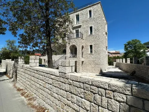 Prodaja, kuća, 500m², Donja Lastva, Tivat - image 2
