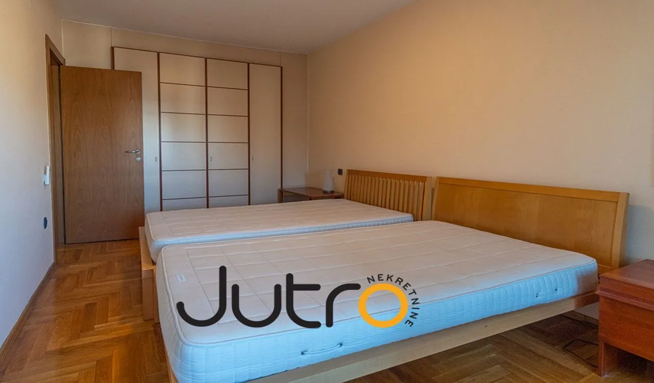 Prodaja, četvorosoban stan, 281m², Preko Morače, Podgorica