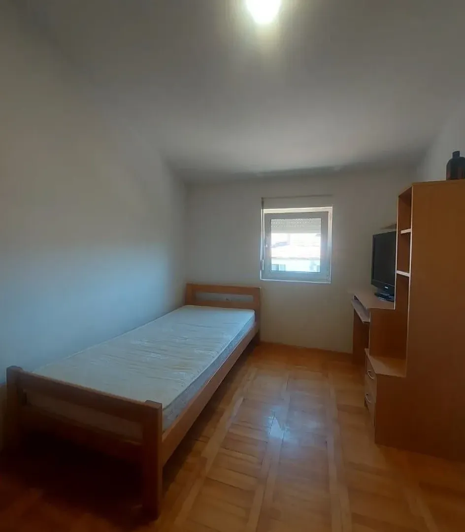Izdavanje, trosoban stan, 86m², Centar, Nikšić