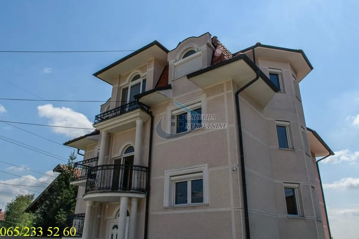 Prodaja, četvorosoban stan, 99m², Farmaceutski Fakultet, Voždovac Sve Podlokacije