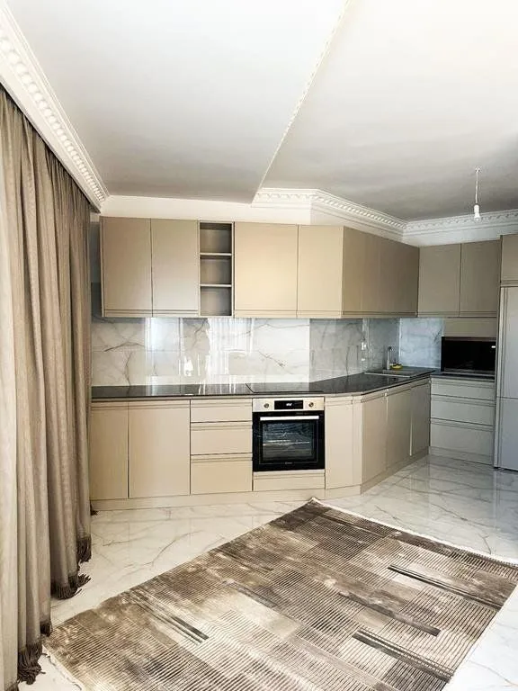 Izdavanje, četvorosoban stan, 266m², Stari Aerodrom, Podgorica