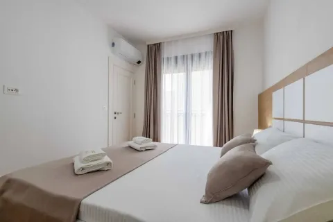Rent, one bedroom apartment, 34m², Bečići, Budva - image 3
