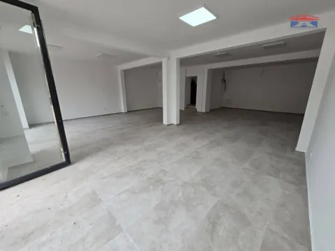 Izdavanje, poslovni prostor, 110m², Centar, Inđija - image 8