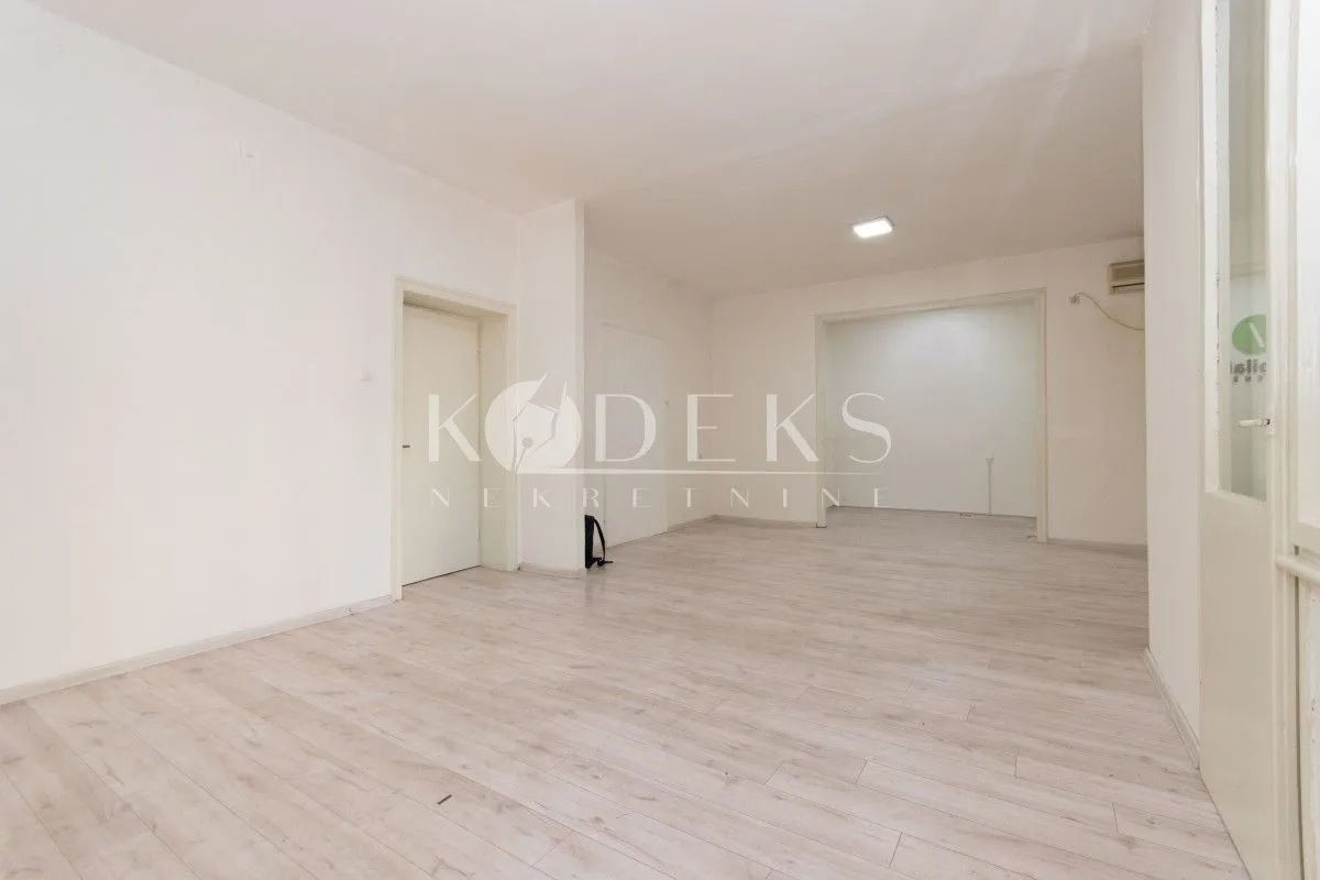 Izdavanje, poslovni prostor, 85m², Centar, Podgorica
