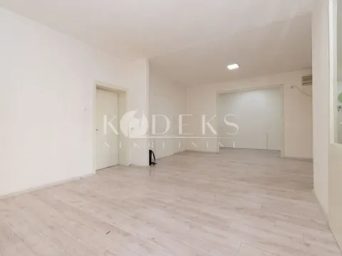 Izdavanje, poslovni prostor, 85m², Centar, Podgorica - image 19