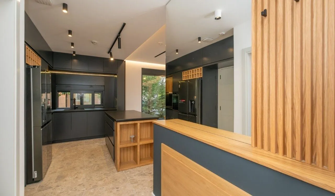 Izdavanje, kuća, 180m², Gornja Gorica, Podgorica
