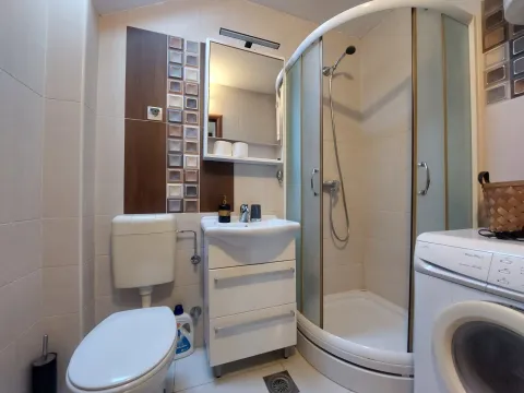 Izdavanje, dvosoban stan, 80m², Centar, Tivat - image 13