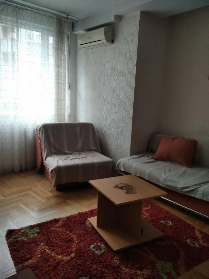 Izdavanje, garsonjera, 26m², Socijalno, Novi Sad Sve Podlokacije