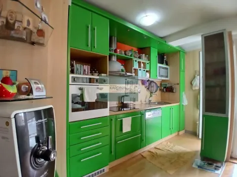 Izdavanje, trosoban stan, 78m², Centar, Jagodina - image 15