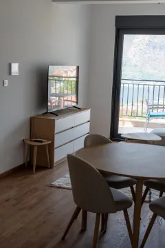 Izdavanje, jednosoban stan, 47m², Dobrota, Kotor - image 17