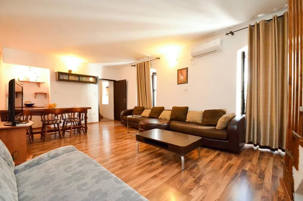 Sale, house, 240m², Kotor, Crna Gora