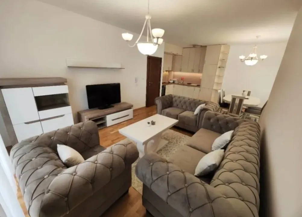 Izdavanje, dvosoban stan, 73m², Tuški Put, Podgorica