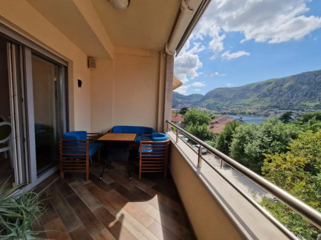 Prodaja, dvosoban stan, 108m², Centar, Kotor