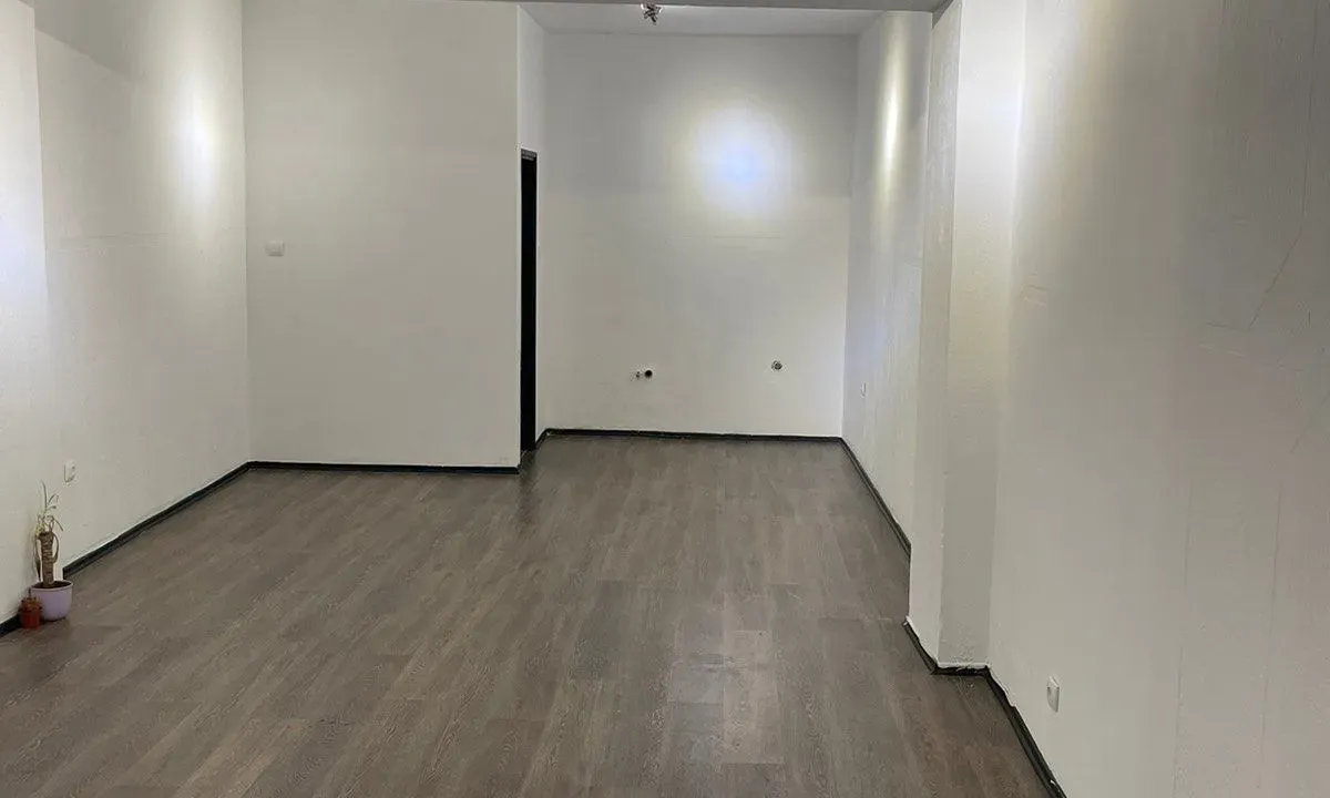 Izdavanje, poslovni prostor, 57m², Centar, Podgorica