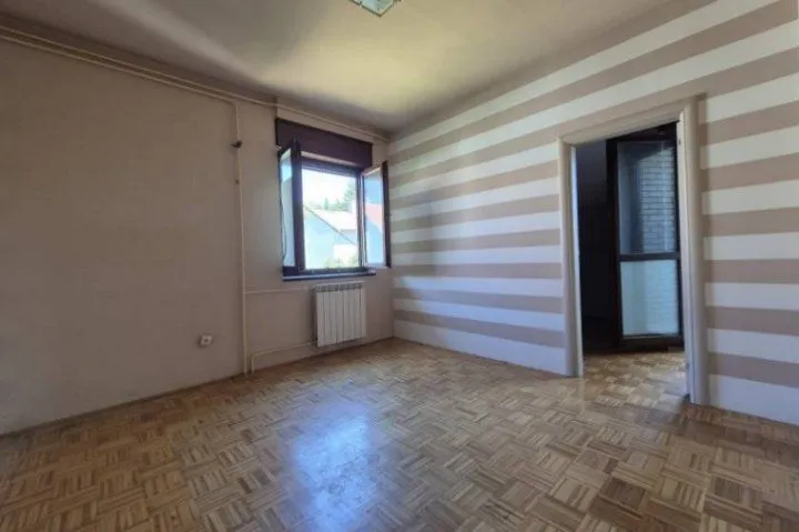 Prodaja, dvosoban stan, 55m², Petlovo Brdo, Beograd