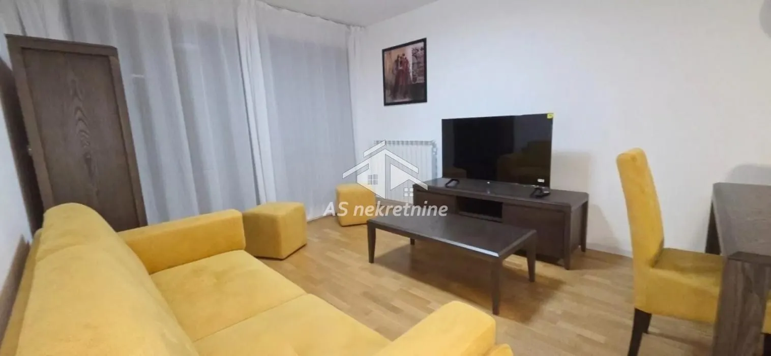 Izdavanje, trosoban stan, 68m², Višnjica, Palilula Sve Podlokacije