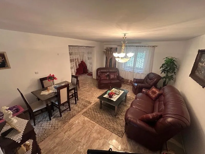 Living room with seating furniture and a dining table.