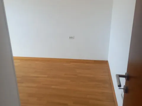 Izdavanje, trosoban stan, 72m², Tuški Put, Podgorica - image 9