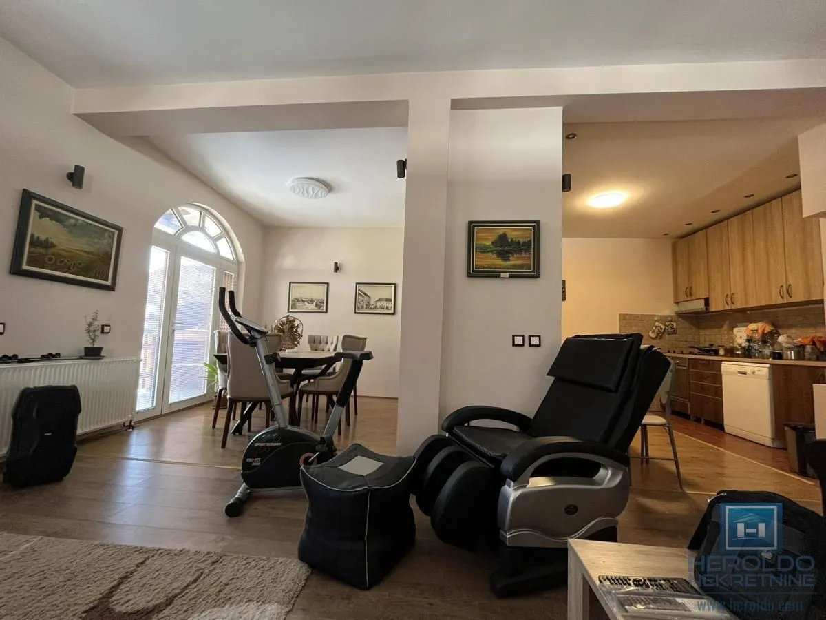 Prodaja, kuća, 400m², Centar, Jagodina