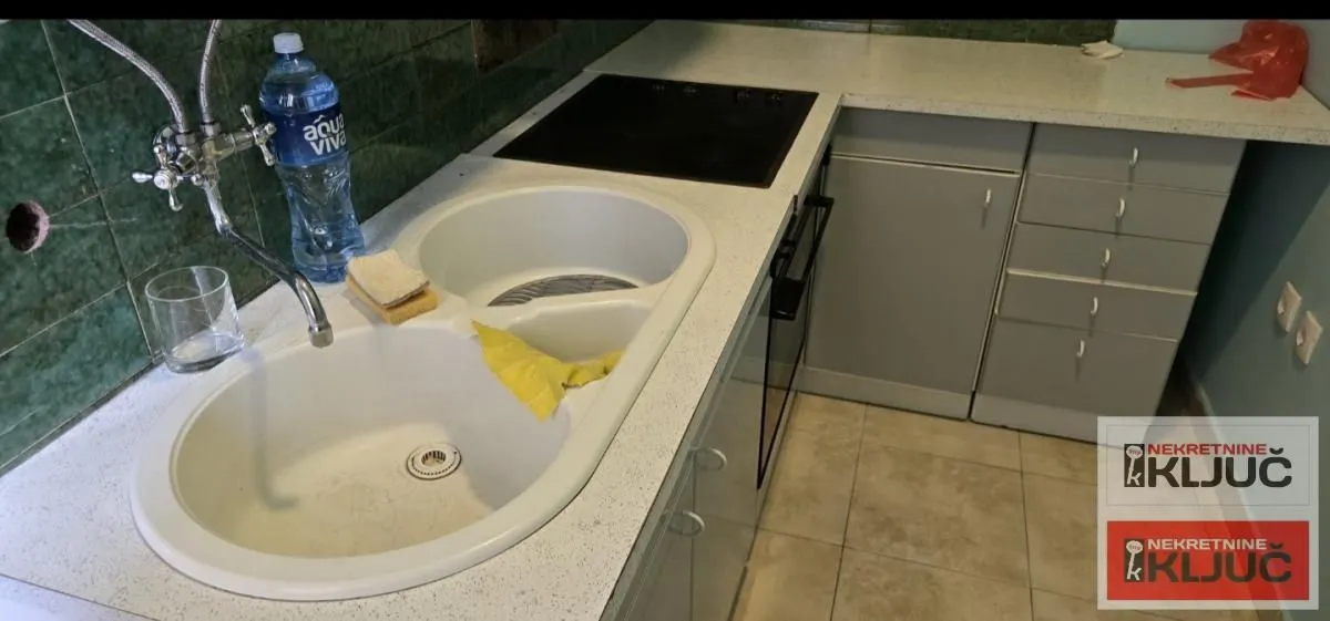 Izdavanje, trosoban stan, 99m², Kej, Novi Sad Sve Podlokacije