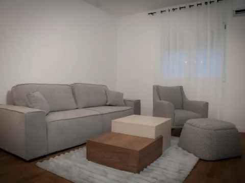 Izdavanje, jednosoban stan, 47m², Stari Aerodrom, Podgorica - image 2