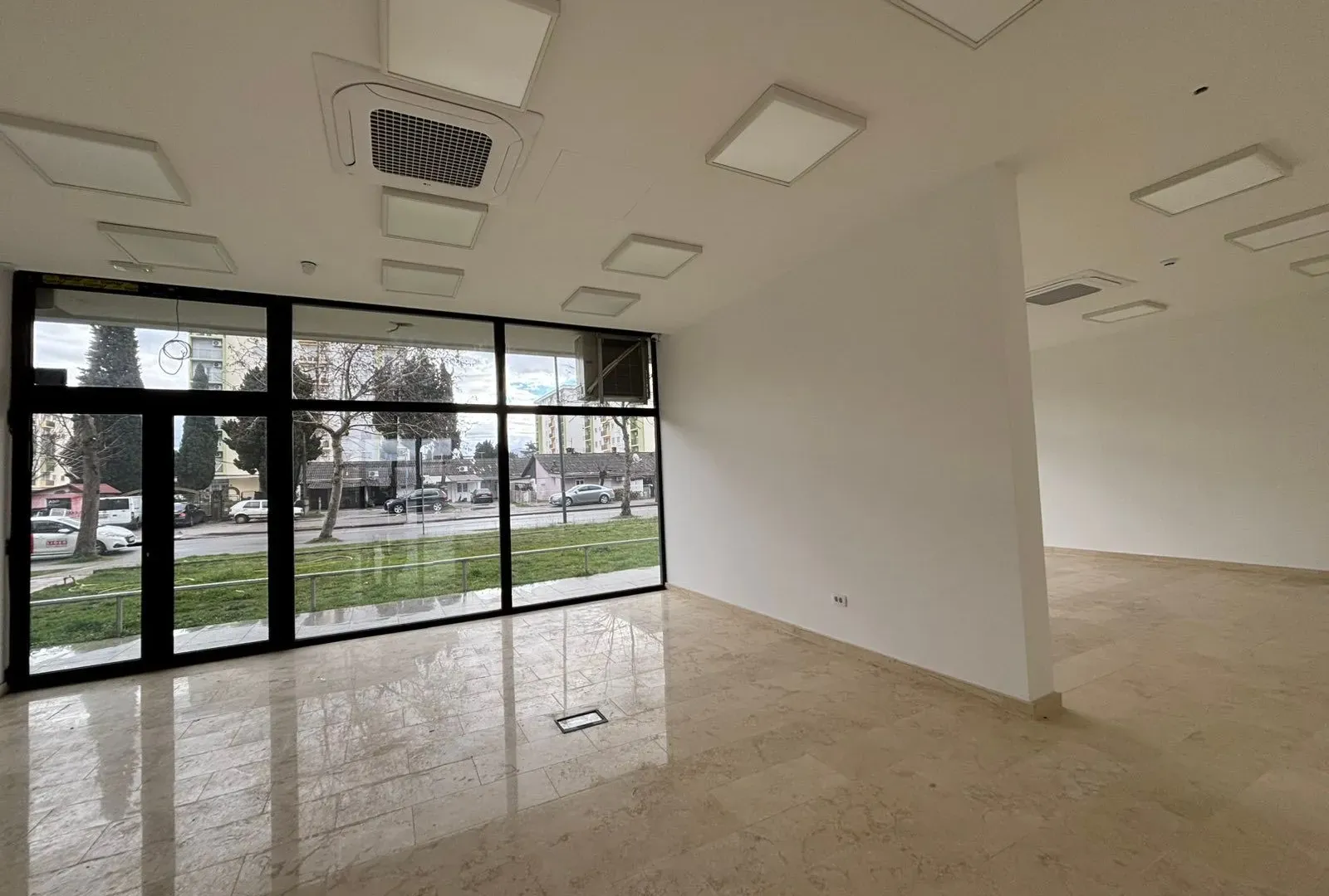 Rent, office space, 123m², Pobrežje, Podgorica