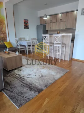 Dnevni boravak sa trpezarijom i kuhinjom. - image 2