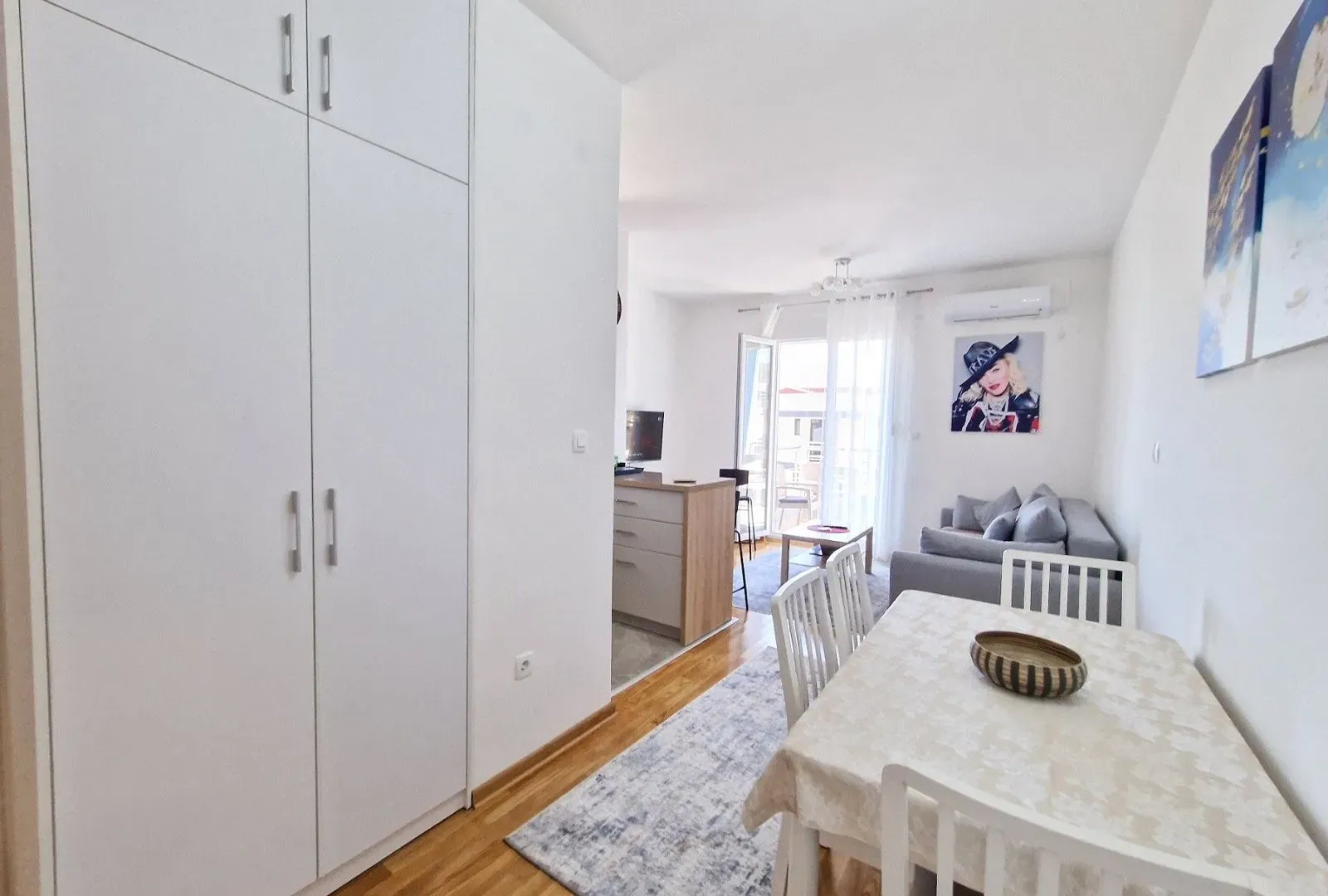 Rent, one bedroom apartment, 47m², Bečići, Budva