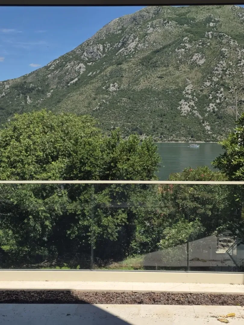 Sale, two bedroom apartment, 85m², Stoliv, Kotor