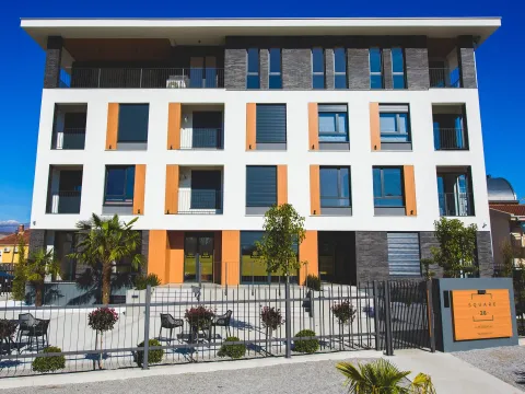 Izdavanje, trosoban stan, 95m², City Kvart, Podgorica - image 1