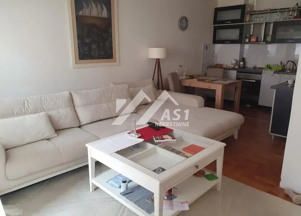 Izdavanje, trosoban stan, 60m², Novi Sad Sve Podlokacije, Novi Sad