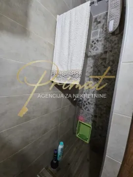 A view of the shower cabin in a tiled bathroom. - image 9