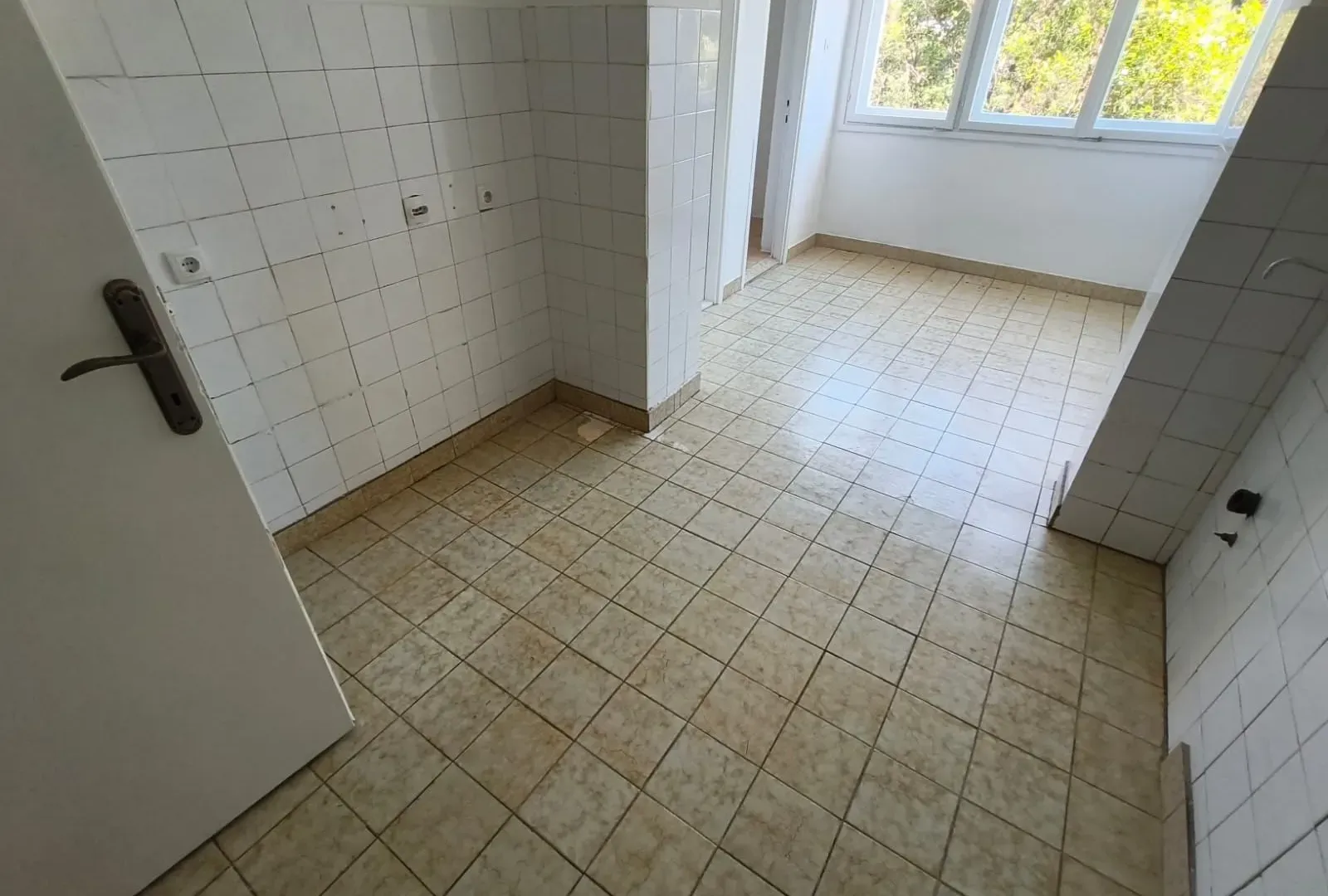 Izdavanje, trosoban stan, 95m², Gintaš, Podgorica