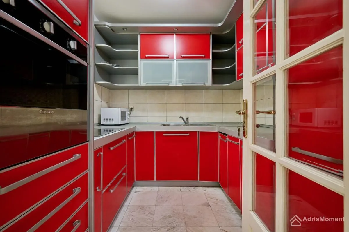 Sale, four bedroom apartment, 131m², Sveti Stefan, Budva