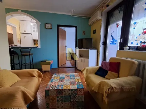 Stan in Adamovićevo Naselje