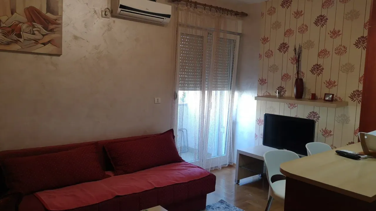 Rent, studio apartment, 25m², Stari Aerodrom, Podgorica