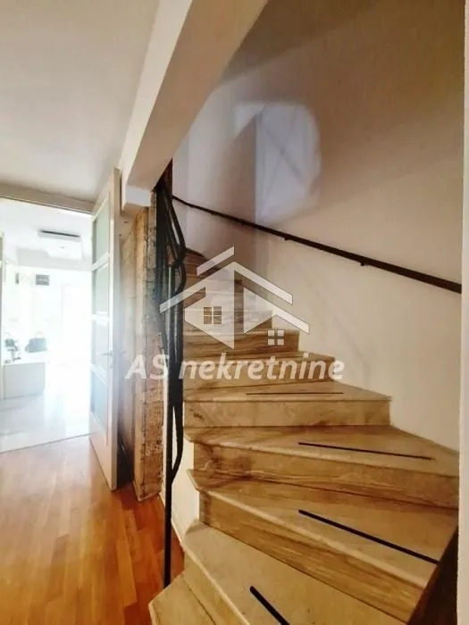 Rent, house, 220m², Čukarica, Beograd
