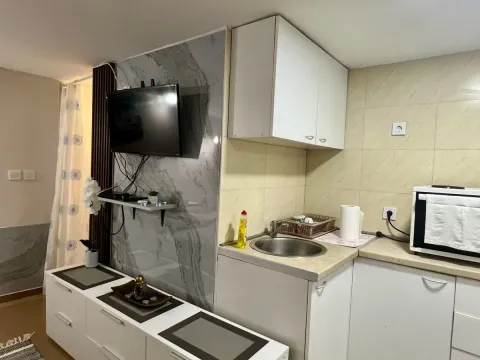 Izdavanje, garsonjera, 22m², Budva, Crna Gora - image 8