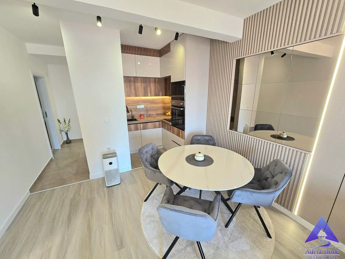 Prodaja, dvosoban stan, 63m², Lazi, Budva