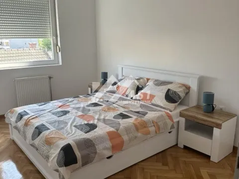 Izdavanje, trosoban stan, 80m², Centar, Novi Sad - image 7