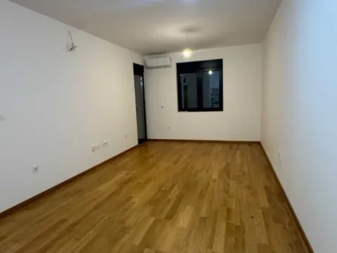 Izdavanje, jednosoban stan, 46m², City Kvart, Podgorica - image 1